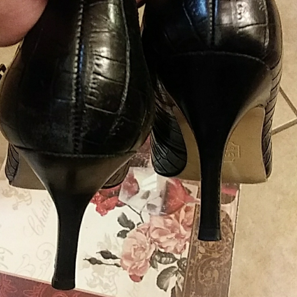 Heels - Picture 3 of 4